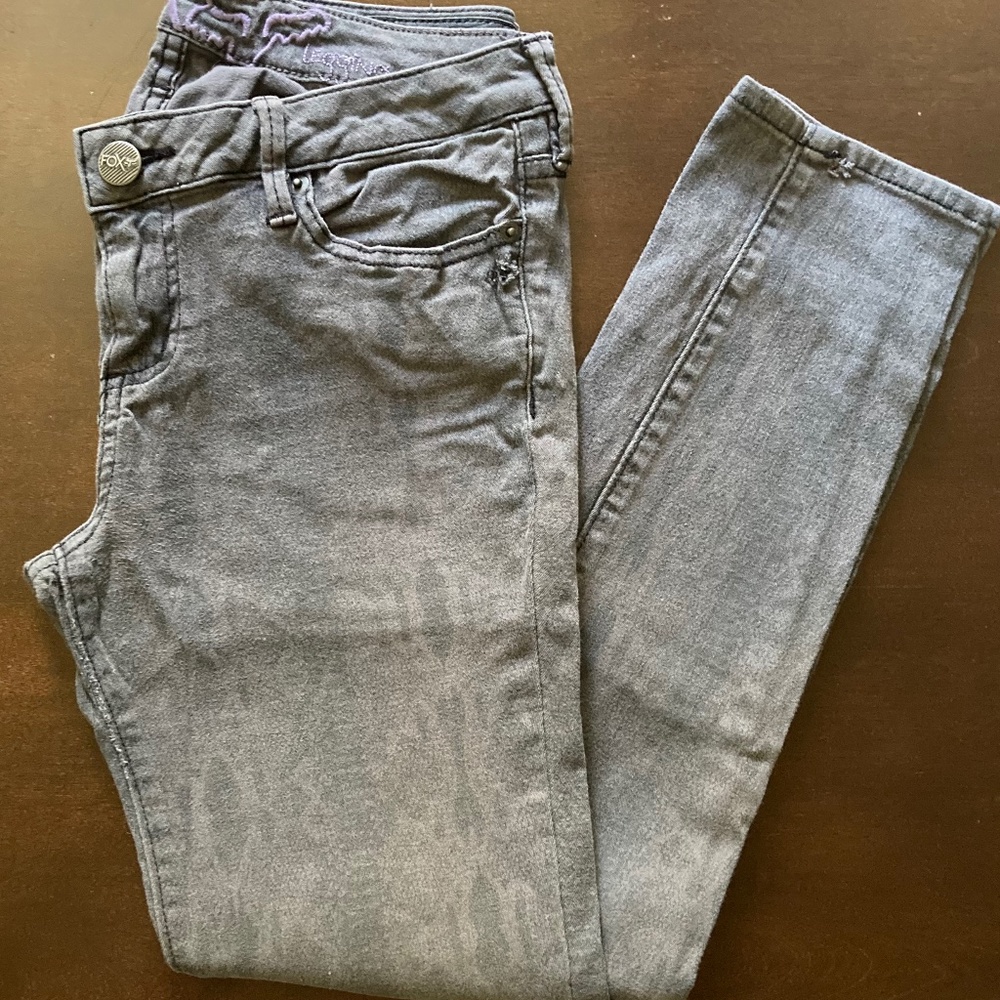 Women's Gray Snakeskin Print Fox Skinny Jeans Sz 9 Fits like Women’s Sz 1